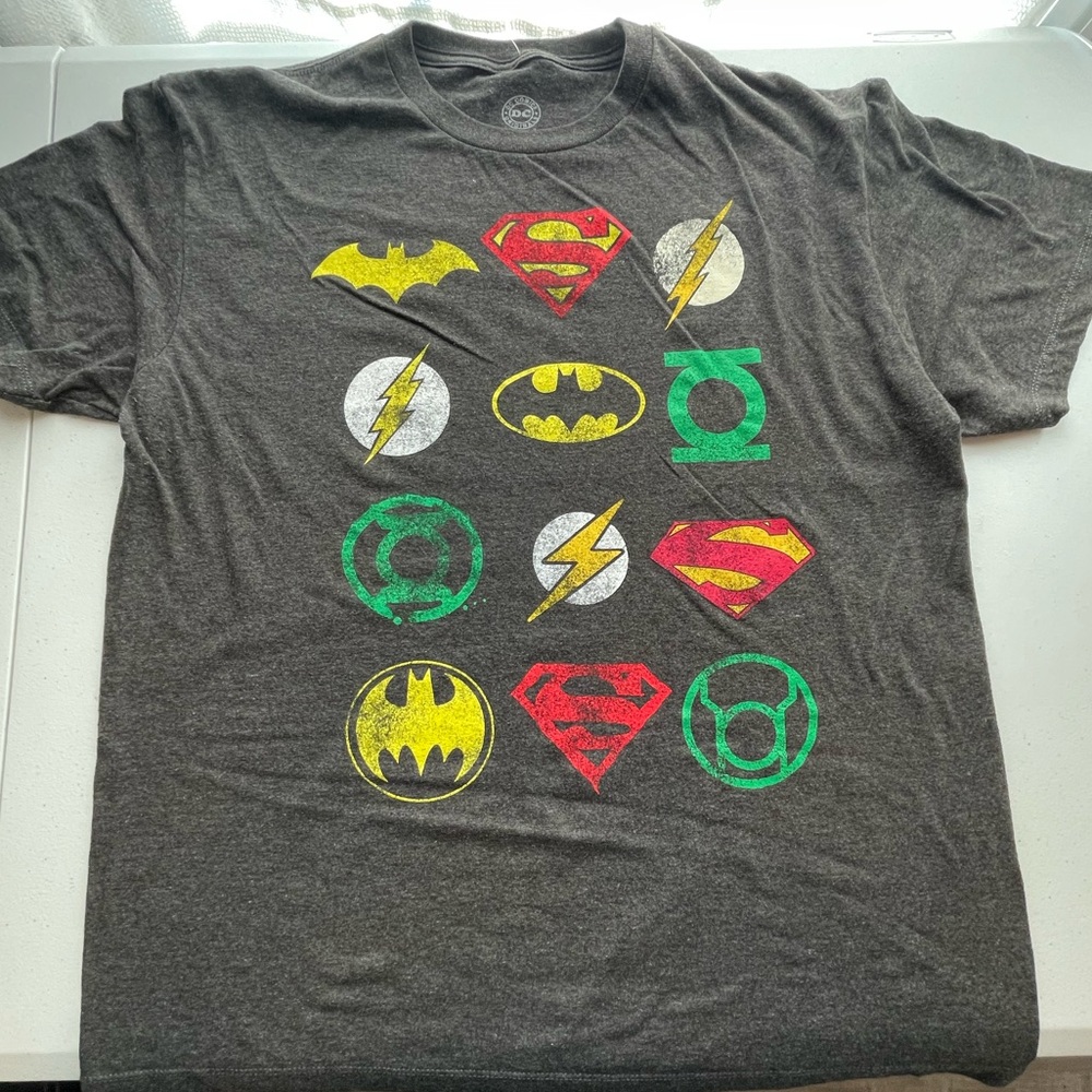 DC Comics T shirt Men’s size L